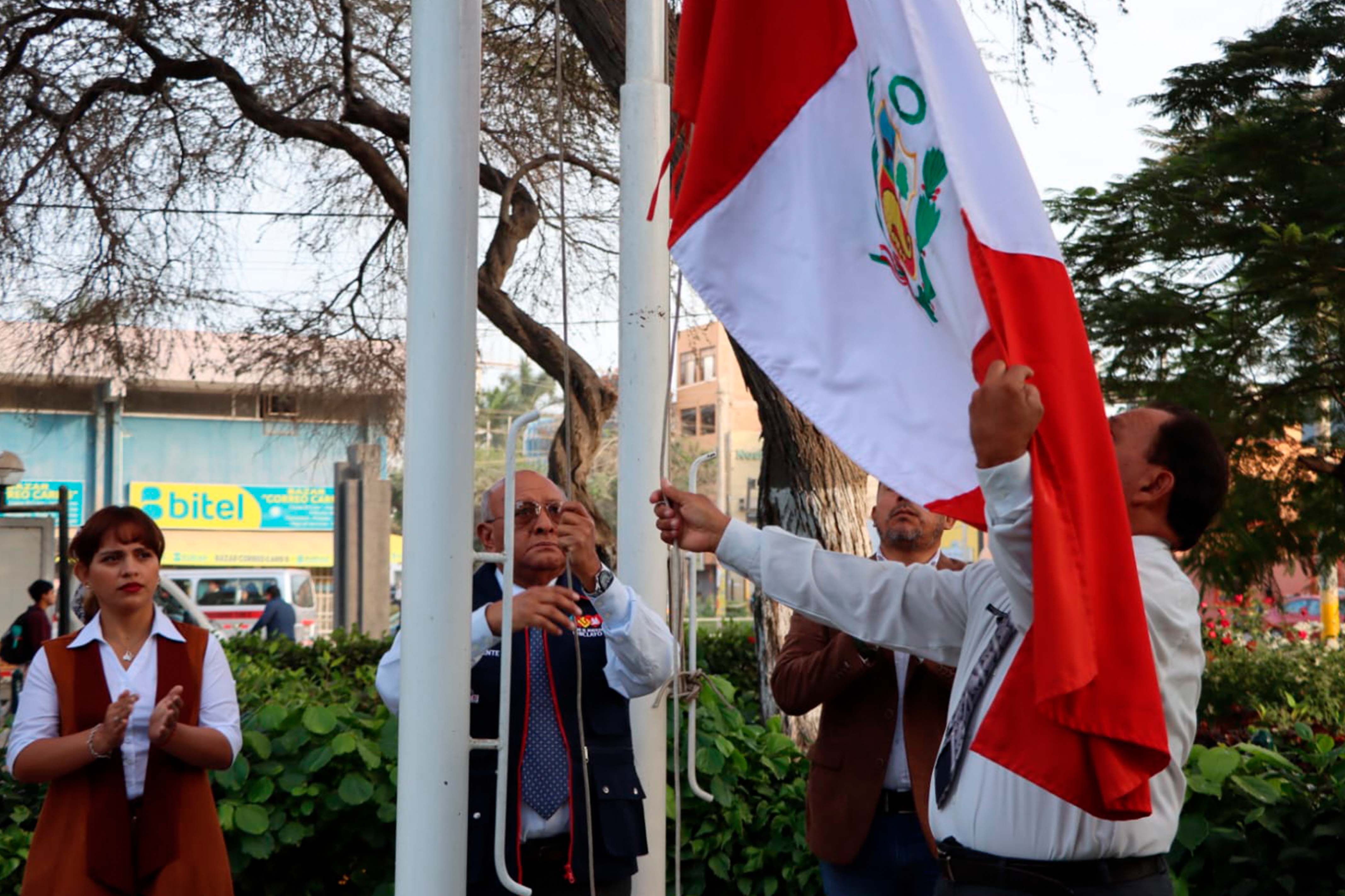 IZAMIENTO DE LAS BANDERA EN EL MES DE JUNIO 2024